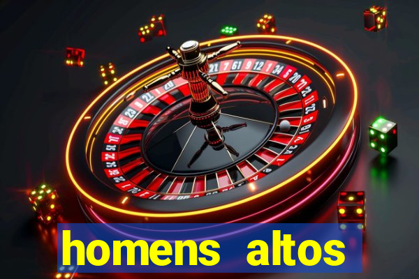 homens altos sarados pelados